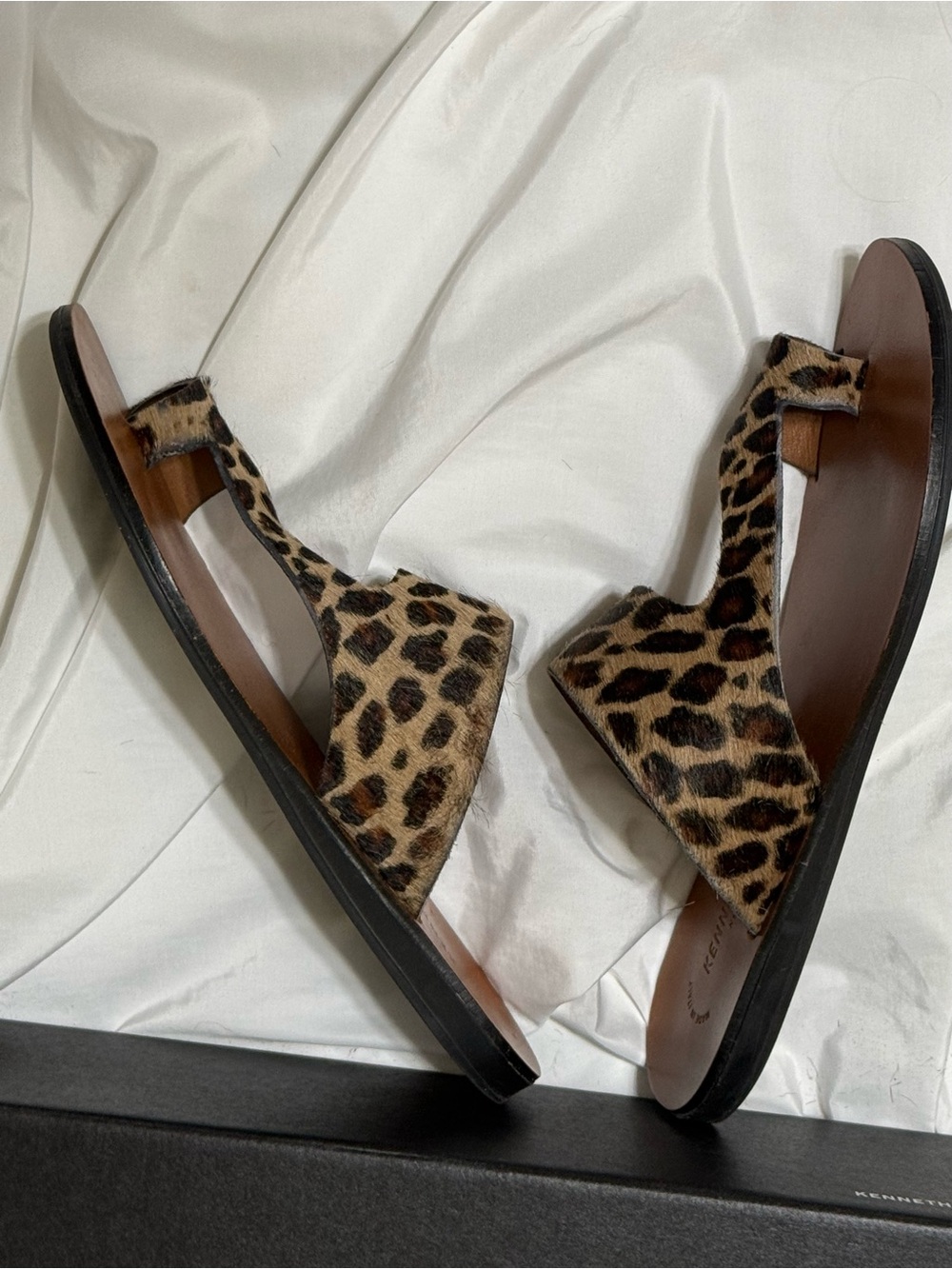 Kenneth Cole Palm flat toe loop calf hair sandals - Picture 3 of 10